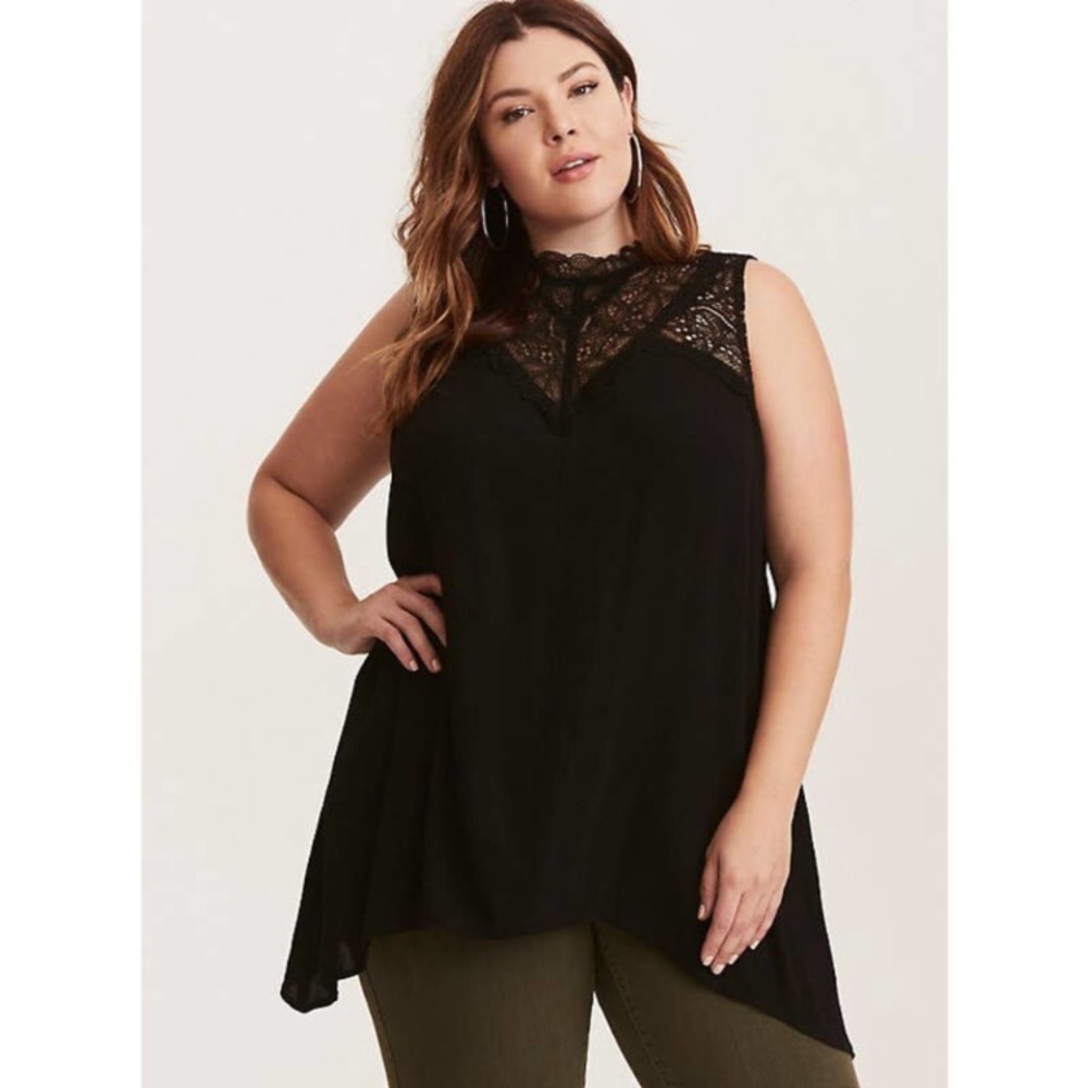 BLACK STUDIO KNIT & LACE SHARKBITE TANK